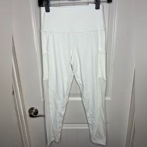 BNWT Aerie Chill Play Move 7/8 legging size medium white with mesh pocketed